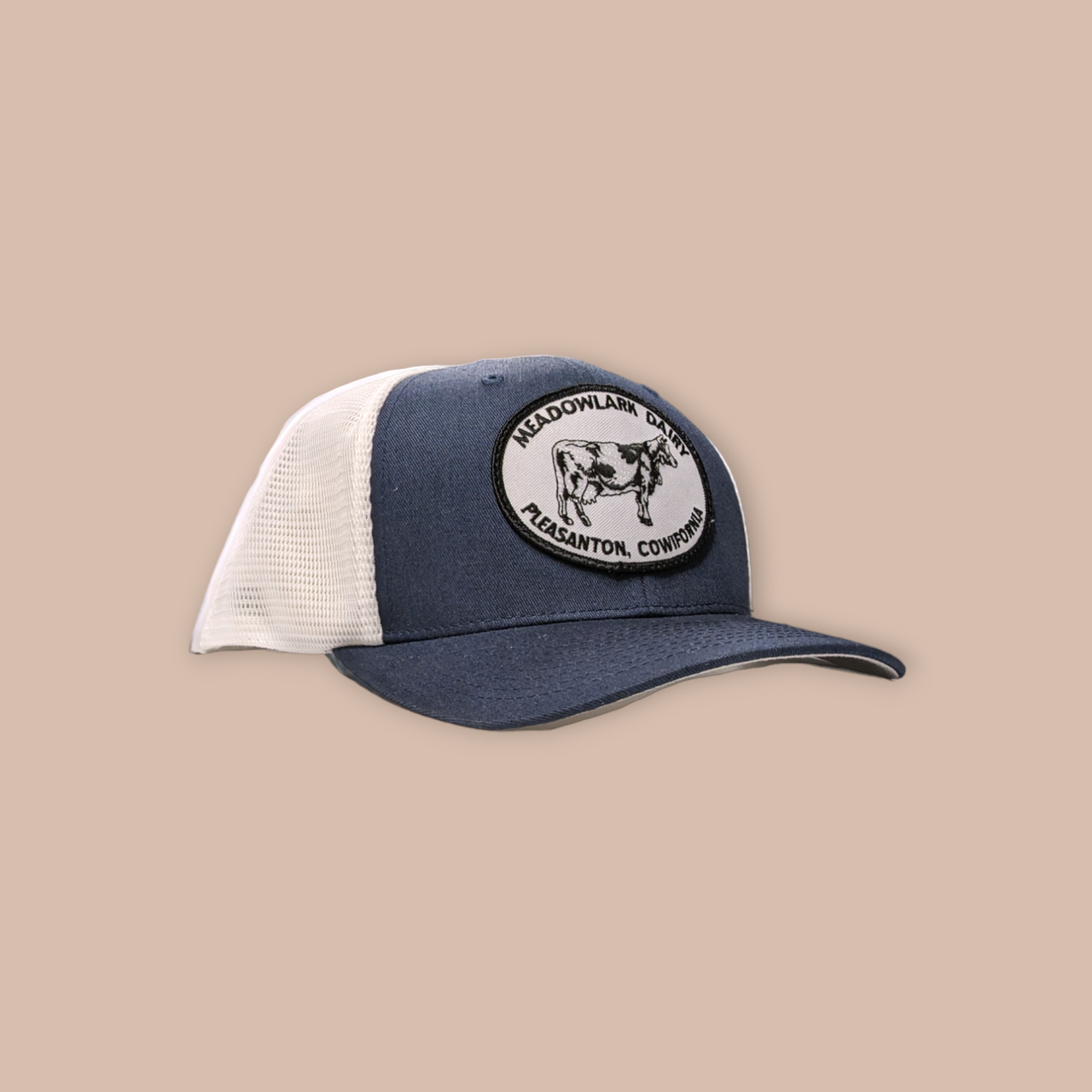 Standing Cow Patch Hat Flex-Fit/Snapback (110)